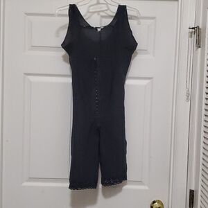 Slender bodies womens XL black bodysuit shape wear